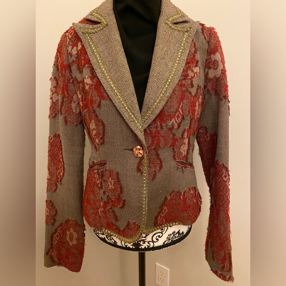 Beautiful blazer with great attention to detail